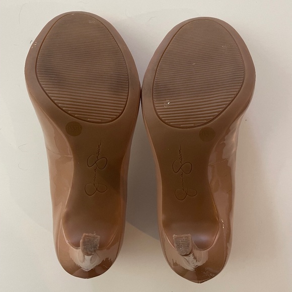 Jessica Simpson "Calie" Nude Patent Leather round toe heels - Picture 4 of 5